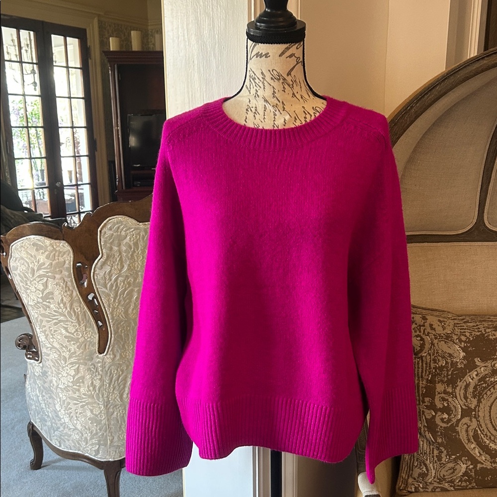 NWT CeCe Women's Fuchsia Sweater Size Small